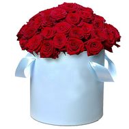 55 червоних троянд в шляпній коробці