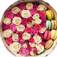 Shrub roses and macarons in a round box