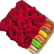 A small box with roses and macarons