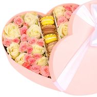 A tender heart of roses and macarons