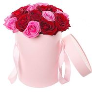 Прекрасні троянди в коробці