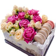 Rectangular box with roses and macarons