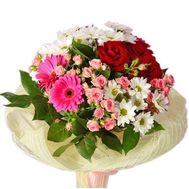 Букет с герберами и кустовыми розами