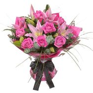 Bouquet of flowers from 7 roses and 2 lilies