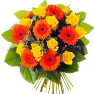 Bouquet of flowers from 10 roses and 7 gerberas