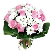 Букет из 11 роз и 12 хризантем