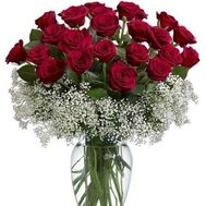 Букет из 23 роз с гипсофилой