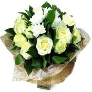 Bouquet of 17 roses and 2 chrysanthemums