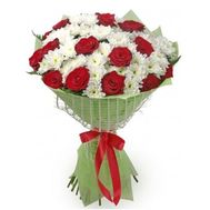 Букет из 15 роз и 14 хризантем