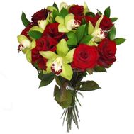 Букет из 7 орхидей и 10 роз