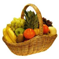 Фруктовая корзина : ананас, виноград, киви, груши, яблоки, апельсины, бананы.