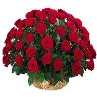 Кошик з 55 червоних троянд