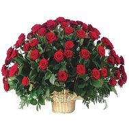Кошик з 101 червоної троянди