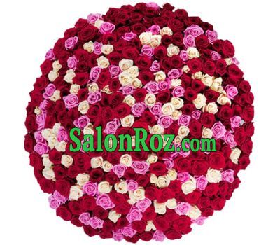A huge bouquet of 301 roses A huge bouquet of 301 roses