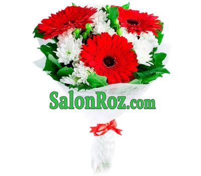 A small bouquet of gerberas and chrysanthemums A small bouquet of gerberas and chrysanthemums
