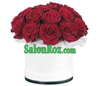 Red roses in a hat box Red roses in a hat box