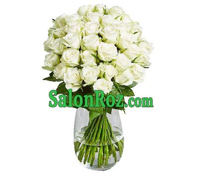A charming bouquet of white roses A charming bouquet of white roses