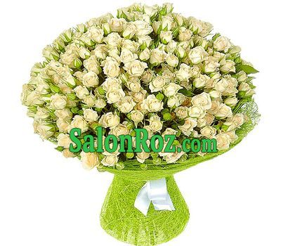 An attractive bouquet of roses An attractive bouquet of roses