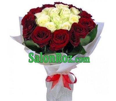 A unique bouquet of red and white roses A unique bouquet of red and white roses