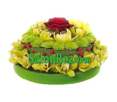 A large cake of flowers A large cake of flowers