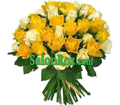 Bouquet of low white and yellow roses Bouquet of low white and yellow roses