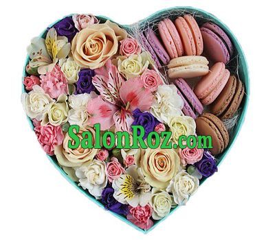 Bouquet in the box heart and macarons Bouquet in the box heart and macarons