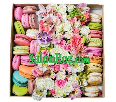 Wonderful box of flowers with macarons Wonderful box of flowers with macarons