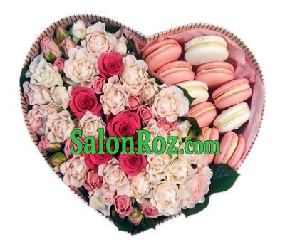 Flower heart box with Macarons Flower heart box with Macarons