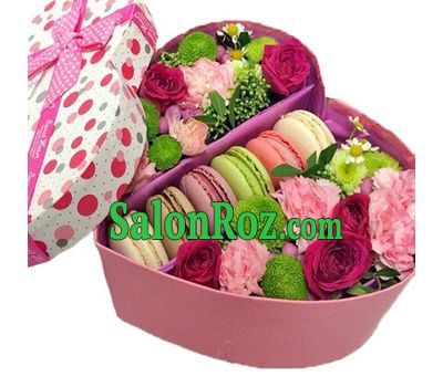 Flowers with macarons in the box heart Flowers with macarons in the box heart