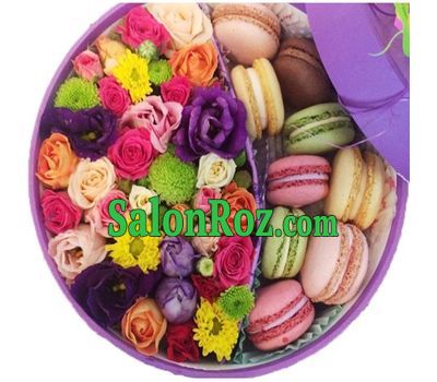Flowers in a round box with cakes Flowers in a round box with cakes