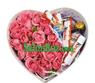 Heart of spray roses and sweets Heart of spray roses and sweets