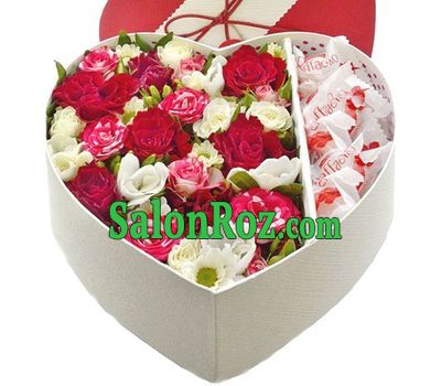 Box heart with flowers and rafaello Box heart with flowers and rafaello