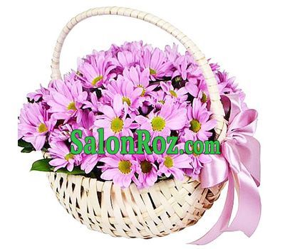 Basket with pink chrysanthemums Basket with pink chrysanthemums
