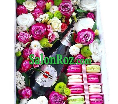 Flowers, macarons and champagne in a box Flowers, macarons and champagne in a box