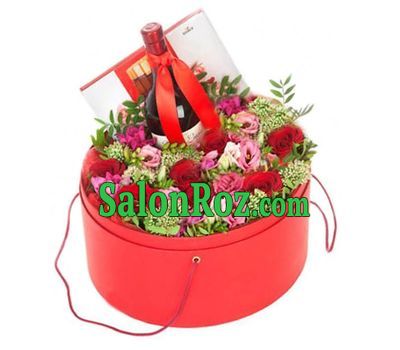 Flowers in a hat box with wine and sweets Flowers in a hat box with wine and sweets