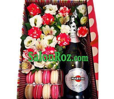 Box with flowers, macarons and champagne Box with flowers, macarons and champagne