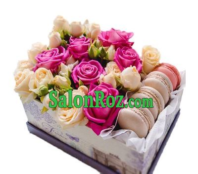 Rectangular box with roses and macarons Rectangular box with roses and macarons