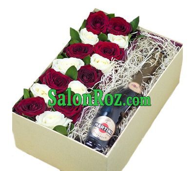 Roses and champagne in a box Roses and champagne in a box