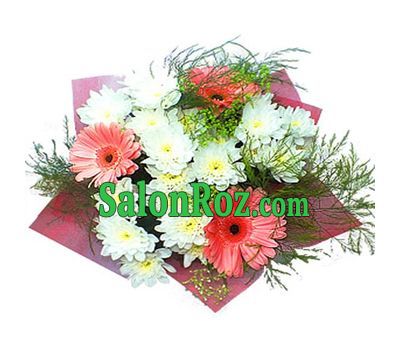 Bouquet of flowers from 4 chrysanthemums and 3 gerberas with verdure Bouquet of flowers from 4 chrysanthemums and 3 gerberas with verdure