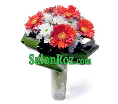 Bouquet of flowers from 5 gerberas and 4 chrysanthemums Bouquet of flowers from 5 gerberas and 4 chrysanthemums