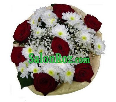 Bouquet of flowers from 4 chrysanthemums and 7 roses Bouquet of flowers from 4 chrysanthemums and 7 roses