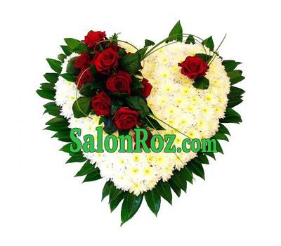 Heart of roses and chrysanthemums Heart of roses and chrysanthemums