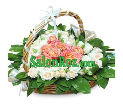 Heart of cream and peach roses Heart of cream and peach roses