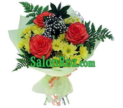 Bouquet of flowers from 4 chrysanthemums and 3 roses Bouquet of flowers from 4 chrysanthemums and 3 roses