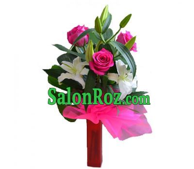 Bouquet of 4 roses and 1 lilies Bouquet of 4 roses and 1 lilies