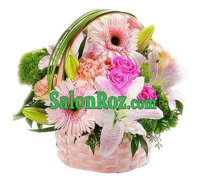 Basket of flowers from 3 gerbera, 3 roses, 1 lily and 5 cloves Basket of flowers from 3 gerbera, 3 roses, 1 lily and 5 cloves